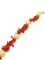 Bracciale con frangia di corallo e perle