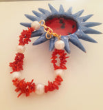Bracciale con frangia di corallo e perle