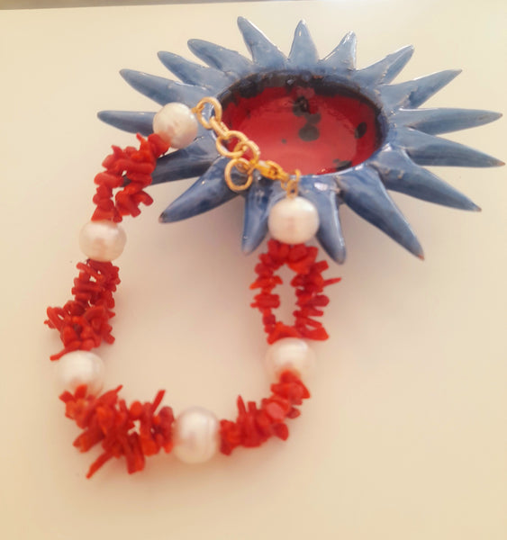Bracciale con frangia di corallo e perle