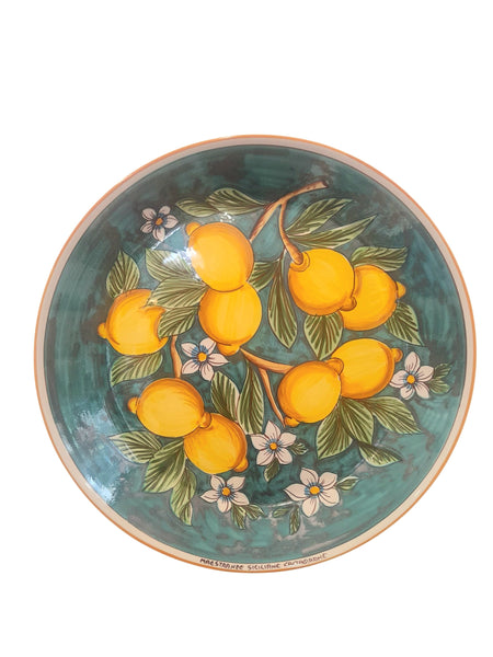 Piatto tipico siciliano con limoni