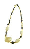 Collana corta a girocollo con perle