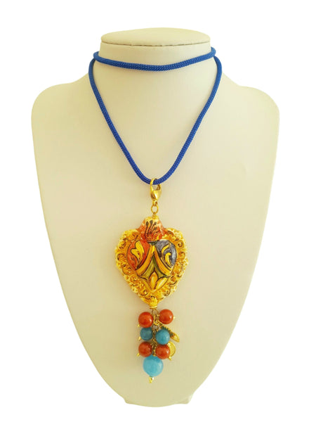Collana con cuore sacro decorato