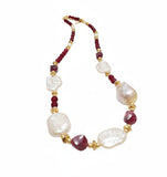Collana corta a girocollo con perle