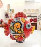 Pesce in ceramica di Caltagirone, interamente realizzato e dipinto a mano.