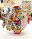 Pesce in ceramica di Caltagirone, interamente realizzato e dipinto a mano.