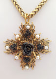 Collana con ciondolo rose nere e raggi