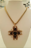 Collana con ciondolo rose nere e raggi
