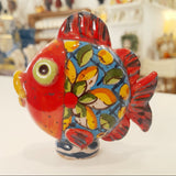Pesce in ceramica di Caltagirone, interamente realizzato e dipinto a mano.