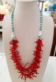 Collana lunga in larimar e frangia di corallo