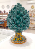 Pigna verde con base decorata h 26 cm circa