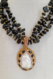 Collana a tre fili con ciondolo pendente