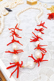Collana con perle e frammenti di corallo