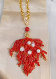 Collana lunga con corallo e perle