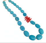 Collana corta con howlite e corallo
