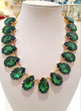 Collana girocollo con cristalli a goccia verde brillante