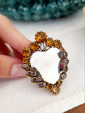 Anello cuore sacro con cristalli bianchi e ambrati