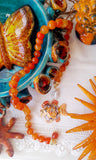 Collana arancione con pesce in ceramica