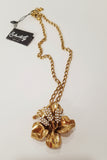 Collana con fiore e perle