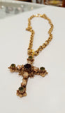 Collana con croce e cristalli