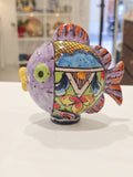 Pesce in ceramica di Caltagirone, interamente realizzato e dipinto a mano.