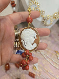Collana con ciondolo cammeo. 2 versioni