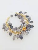 Bracciale con fiore in ceramica e perle in pasta di turchese