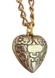 Collana con ciondolo cuore e rosa in rilievo