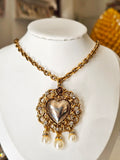 Collana in ottone con cuore sacro e perle