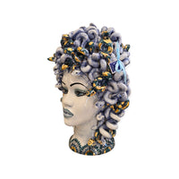 Testa di Medusa con serpenti e dettagli in oro