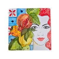 Mattonella in ceramica con volto di donna e decori carretto siciliano