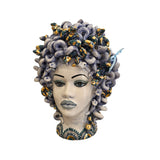 Testa di Medusa con serpenti e dettagli in oro