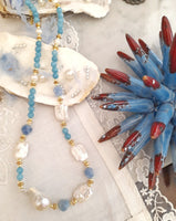 Collana corta a girocollo in perle e angelite azzurrata