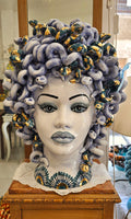 Testa di Medusa con serpenti e dettagli in oro